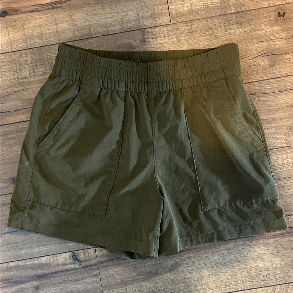 Athleta Olive Women's Cargo Shorts